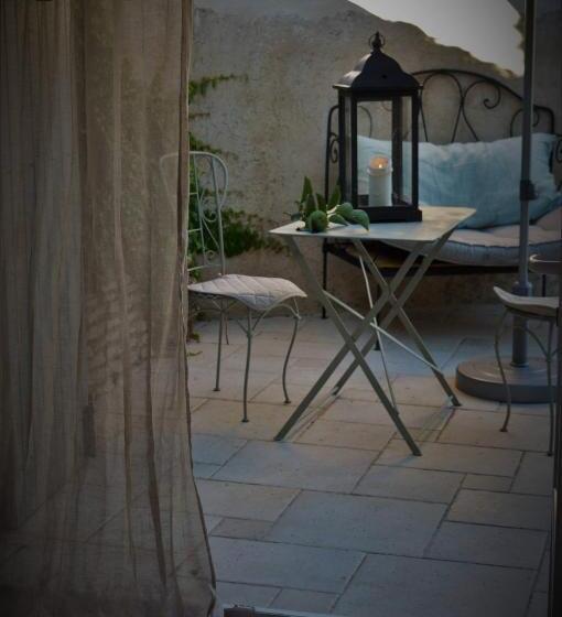 إستوديو قياسى مطلّ علي الحديقة, Le Chat Sur Le Toit