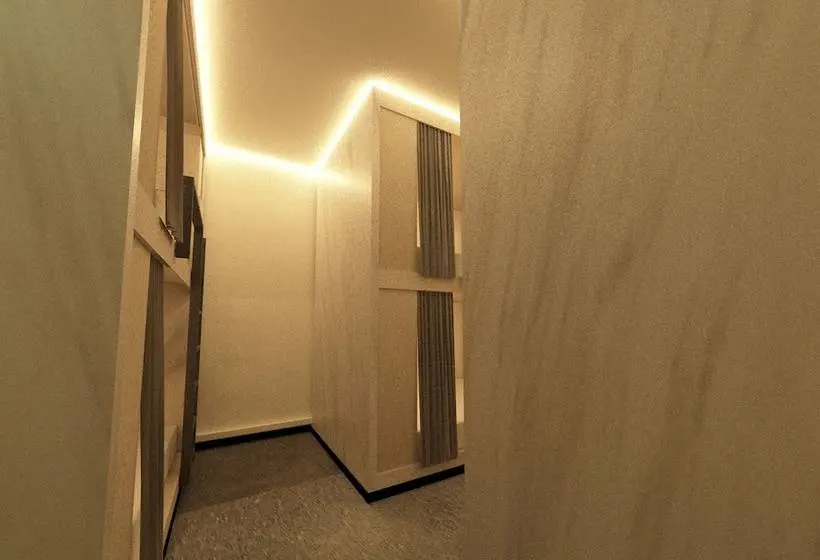 تختخواب در اتاق مشترک, Bond Boutique Capsule Hotel At Bugis Hostel