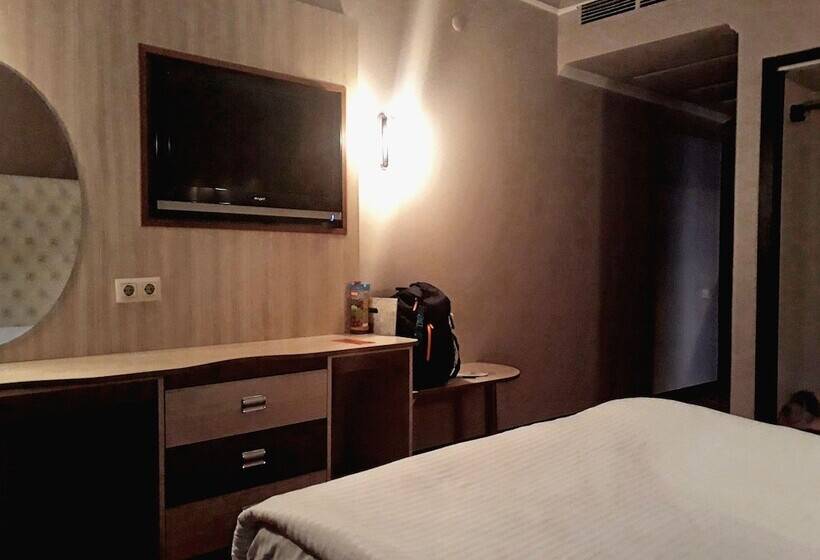 اتاق استاندارد یک نفره, Akyuz