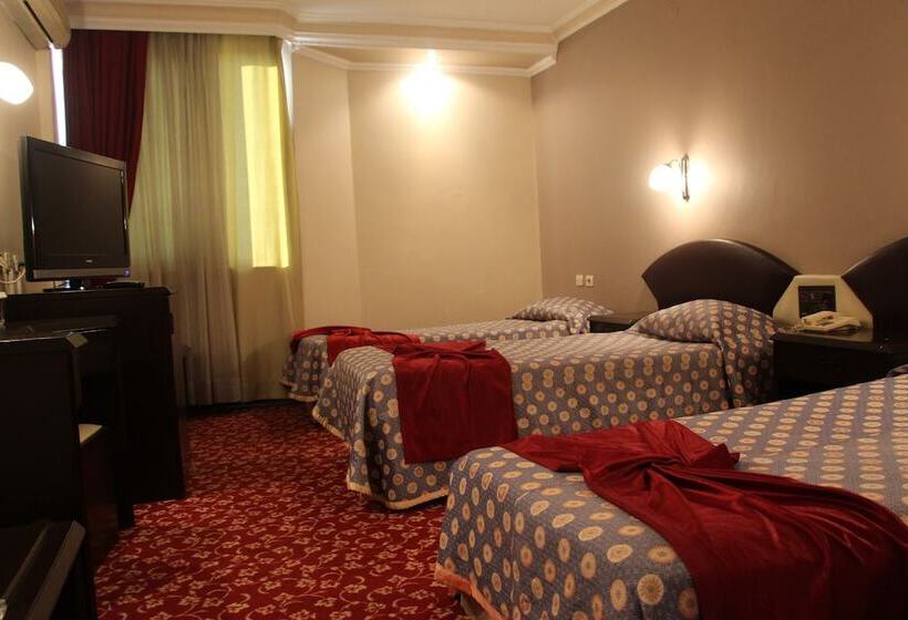 اتاق استاندارد سه نفره, Akyuz