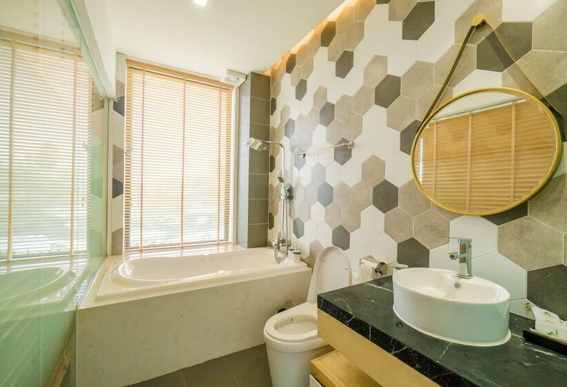 اتاق لوکس با چشمانداز شهر, Dalat Home