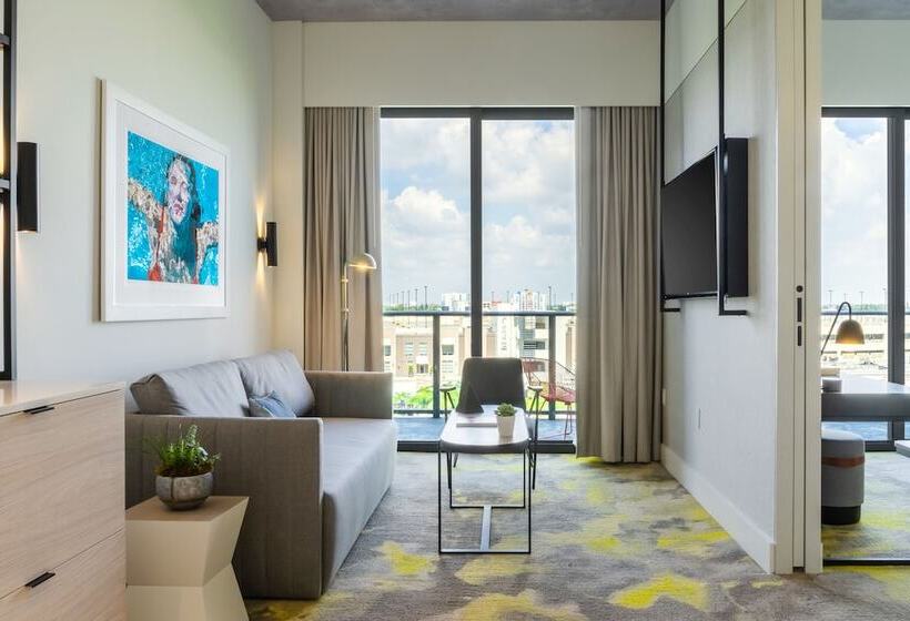 جناح, Hyde Suites Midtown Miami