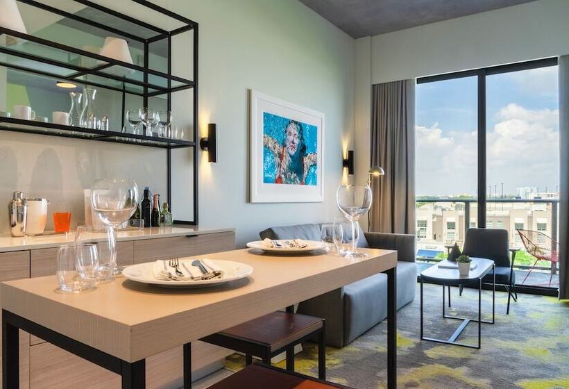 جناح, Hyde Suites Midtown Miami