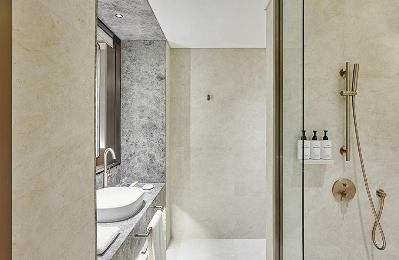 سوییت جونیور, The Resident Covent Garden