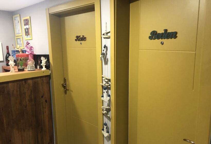 חדר סטנדרט לשלושה, Frau Guler