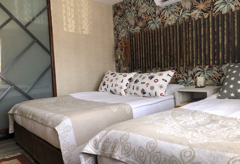 חדר סטנדרט לשלושה, Frau Guler