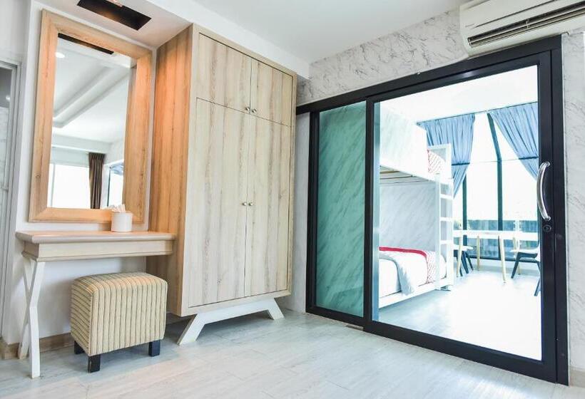 Suite Familiar, The Answer Beachfront Cha Am