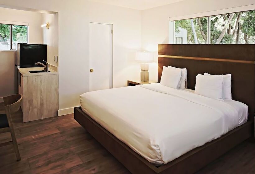 Номер Deluxe, Sunset Inn