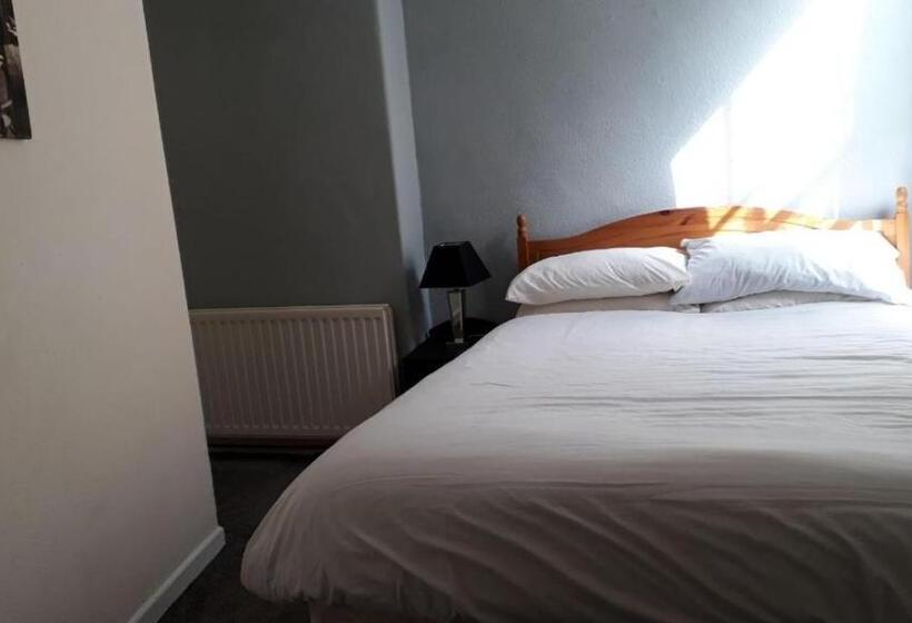 اتاق استاندارد با سرویس بهداشتی مشترک, The Railway Inn