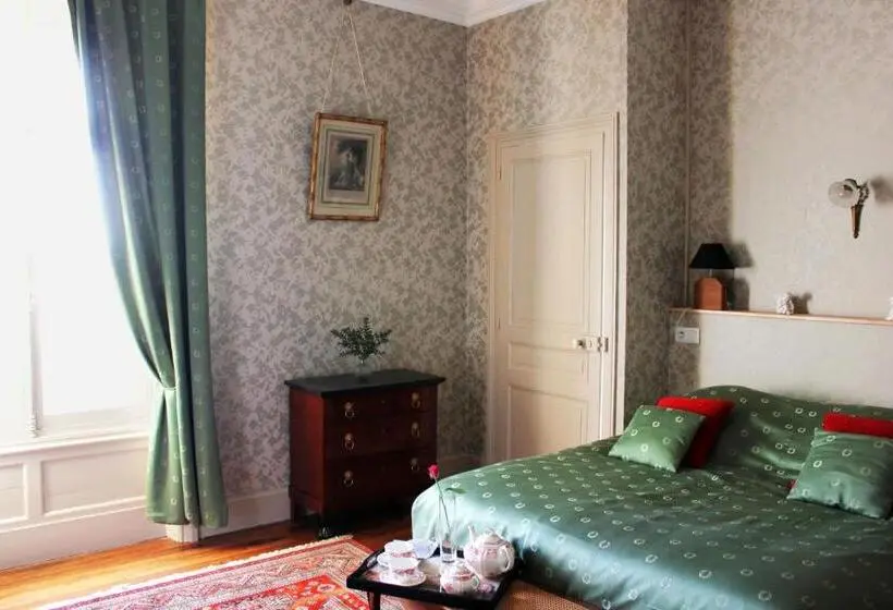 اتاق استاندارد با چشم‌انداز باغ, Chateau Du Gerfaut