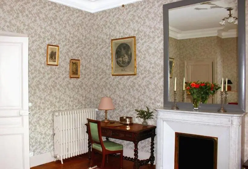اتاق استاندارد با چشم‌انداز باغ, Chateau Du Gerfaut
