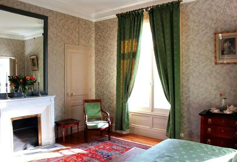 اتاق استاندارد با چشم‌انداز باغ, Chateau Du Gerfaut