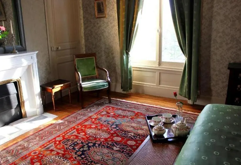 اتاق استاندارد با چشم‌انداز باغ, Chateau Du Gerfaut
