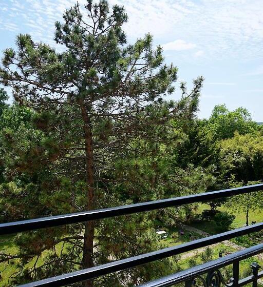 غرفة قياسية ثلاثية, Green Home