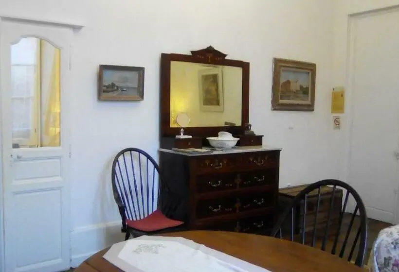 اتاق استاندارد, La Maison Du Notaire Royal