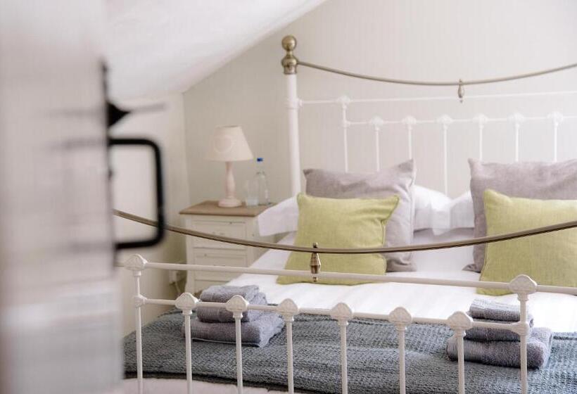 디럭스 트리플 룸, The Golden Key