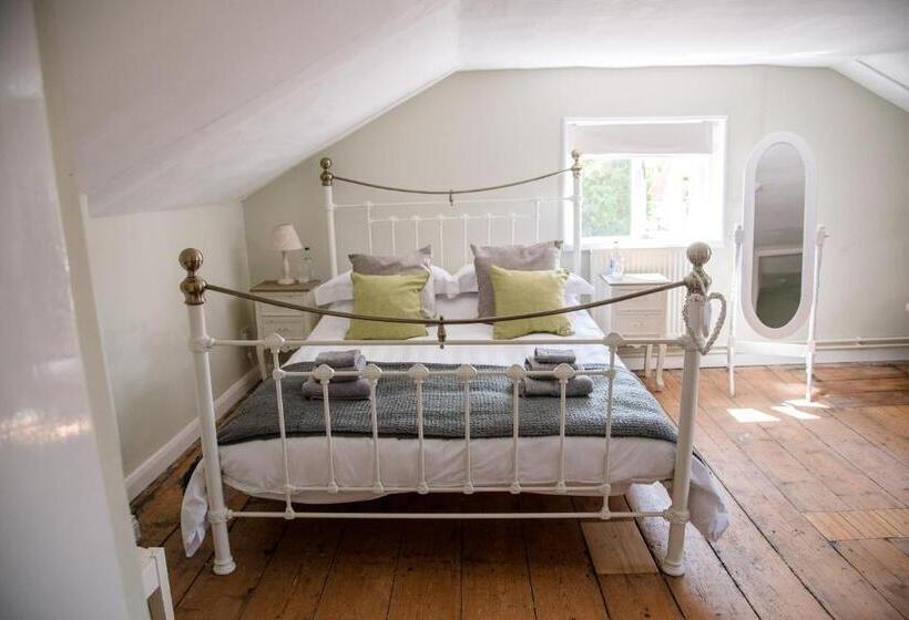 디럭스 트리플 룸, The Golden Key