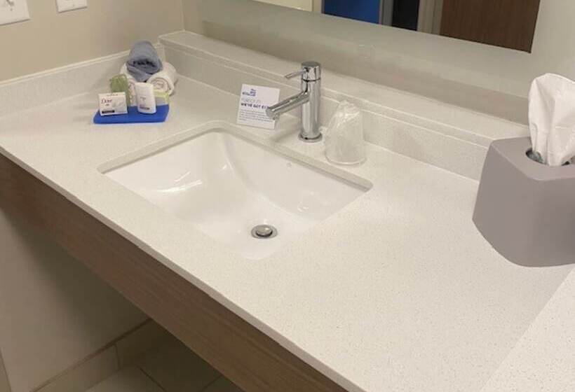 Люкс Адаптированный для Инвалидов, Holiday Inn Express & Suites Warrensburg North, An Ihg