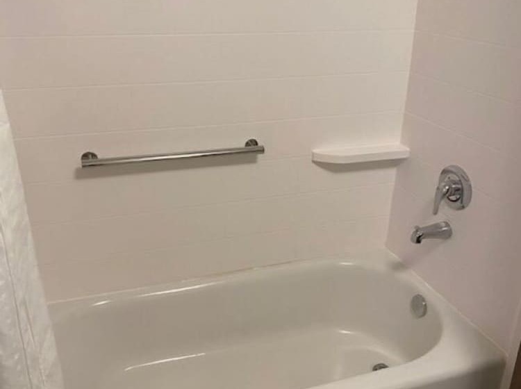 Номер Стандарт Адаптированный для Инвалидов, Holiday Inn Express & Suites Warrensburg North, An Ihg