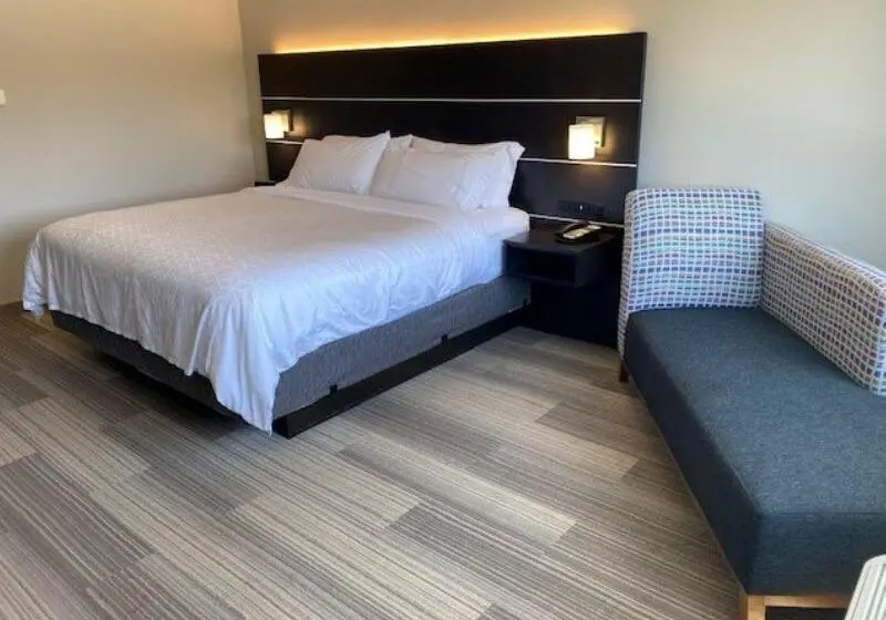 身障者適用キングサイズベッドルーム, Holiday Inn Express & Suites Warrensburg North, An Ihg