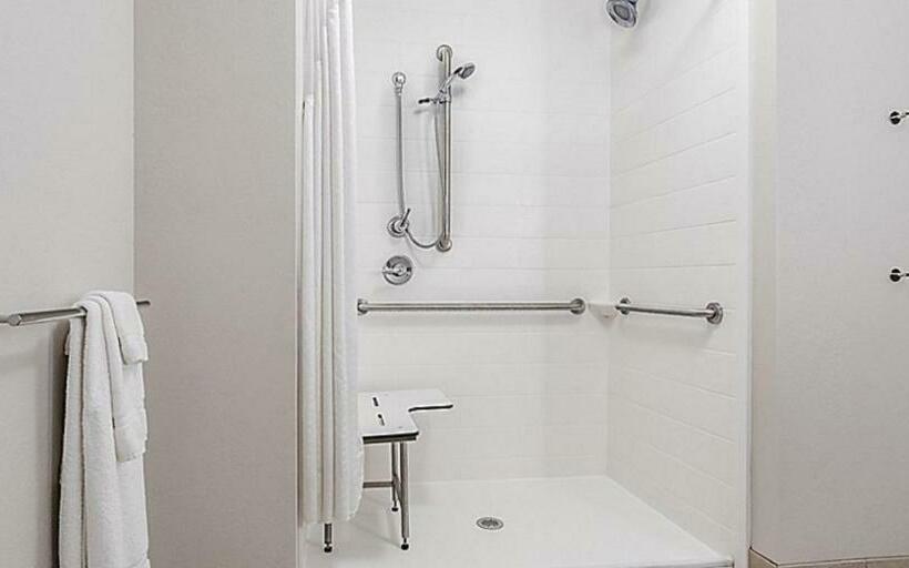 غرفة قياسية سرير كينج لذوى الإحتياجات الخاصة, Holiday Inn Express & Suites   Brighton, An Ihg