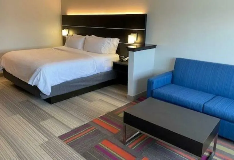 キングサイズベッドのスイートルーム, Holiday Inn Express & Suites Warrensburg North, An Ihg