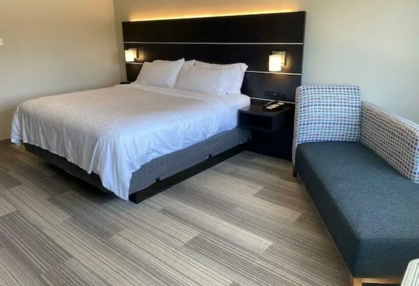 身障者適用キングサイズベッドルーム, Holiday Inn Express & Suites Warrensburg North, An Ihg