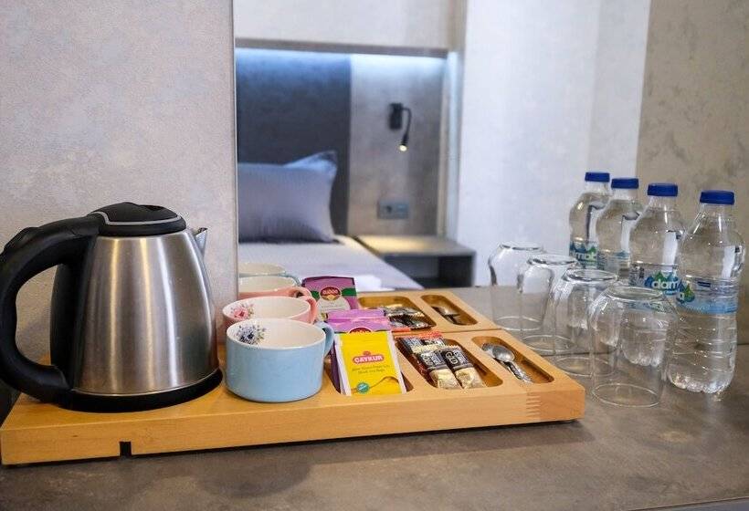 اتاق استاندارد چهار تخته, The Queen