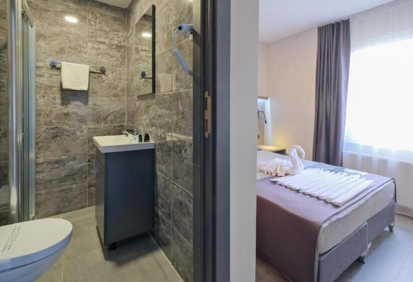 اتاق استاندارد یک نفره, The Queen