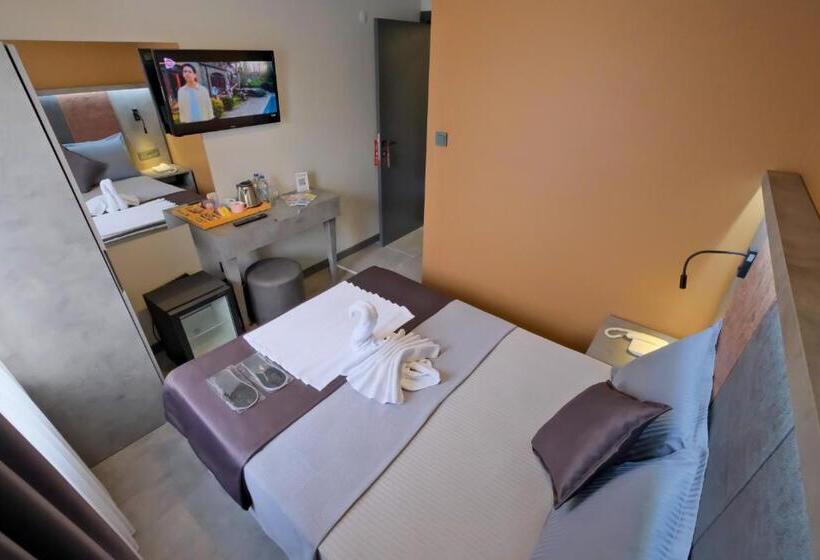 اتاق استاندارد یک نفره, The Queen