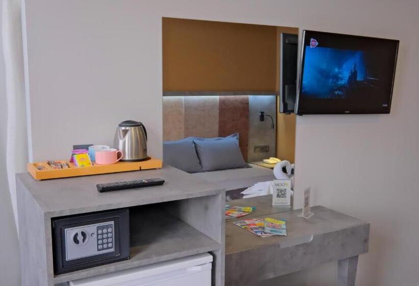 اتاق استاندارد, The Queen