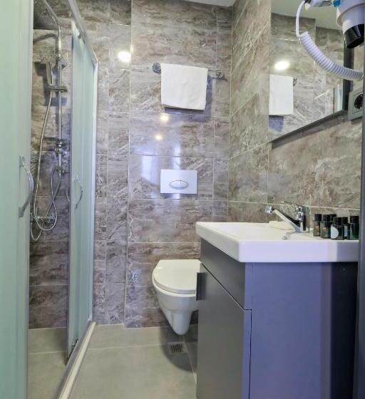 اتاق استاندارد, The Queen