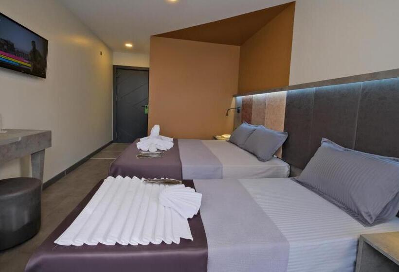 اتاق استاندارد سه نفره, The Queen