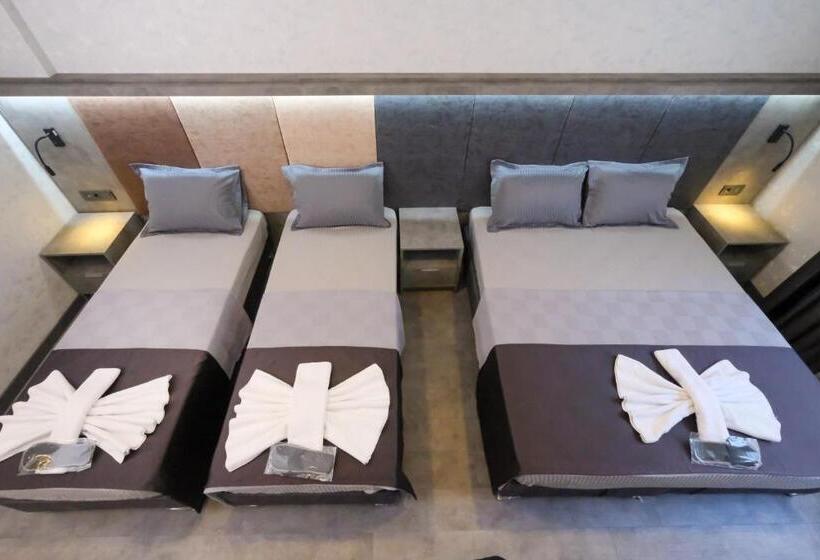 اتاق استاندارد چهار تخته, The Queen