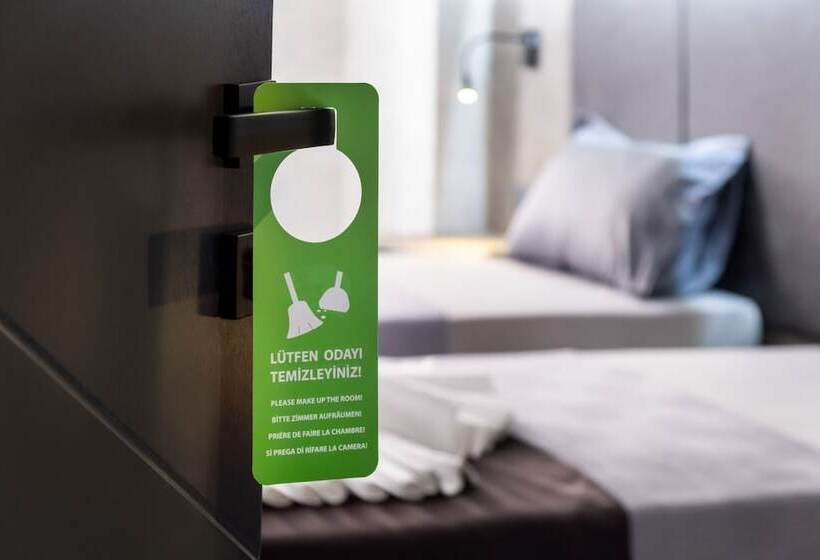 اتاق استاندارد چهار تخته, The Queen