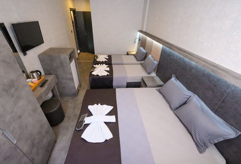 اتاق استاندارد چهار تخته, The Queen