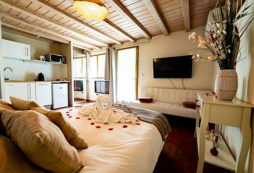 סוויטה עם ג'קוזי, Studio Romantique Jacuzzi Ou Spa Balneo Privatif Et Jardin Au Temps Des Cerises La Ciotat