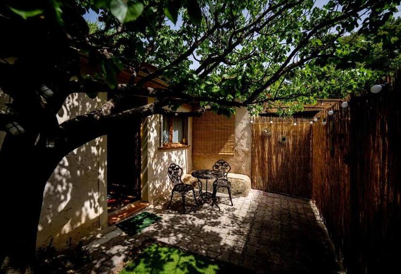 סוויטה עם ג'קוזי, Studio Romantique Jacuzzi Ou Spa Balneo Privatif Et Jardin Au Temps Des Cerises La Ciotat