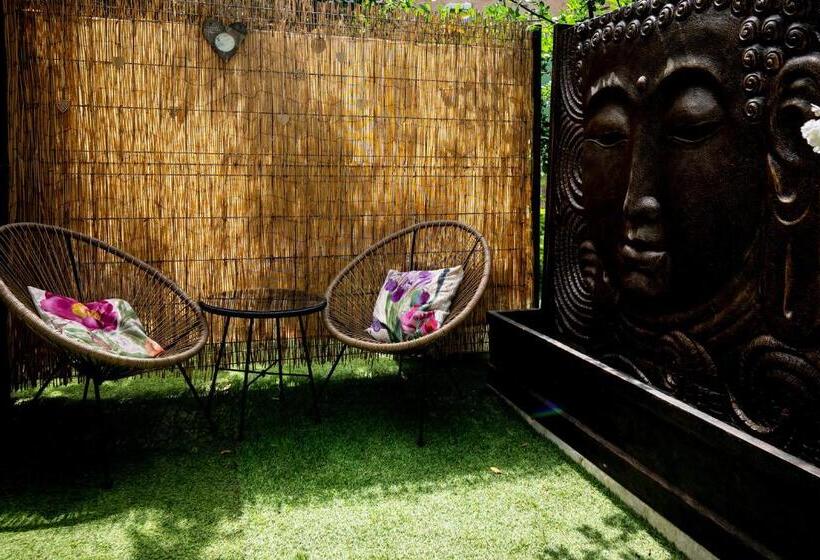 סוויטה עם ג'קוזי, Studio Romantique Jacuzzi Ou Spa Balneo Privatif Et Jardin Au Temps Des Cerises La Ciotat