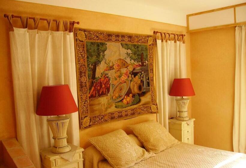 디럭스 룸 킹사이즈 침대, Le Bastidon Saint Michel