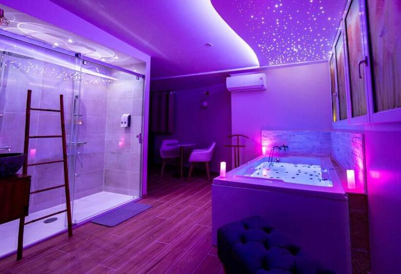 חדר סטודיו סטנדרד, Studio Romantique Jacuzzi Ou Spa Balneo Privatif Et Jardin Au Temps Des Cerises La Ciotat