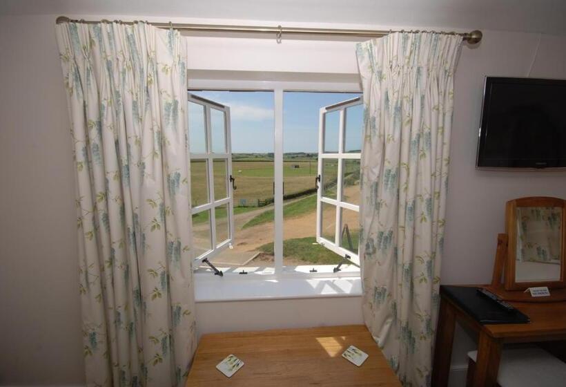 اتاق لوکس خانوادگی, The Chequers Inn