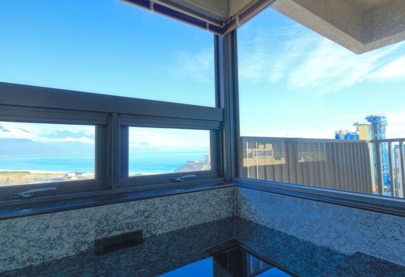 اتاق لوکس چهار تخته, Come Sit Hostel