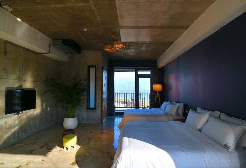 اتاق لوکس چهار تخته, Come Sit Hostel