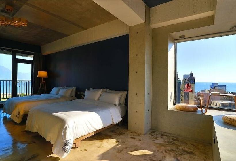 اتاق لوکس چهار تخته, Come Sit Hostel