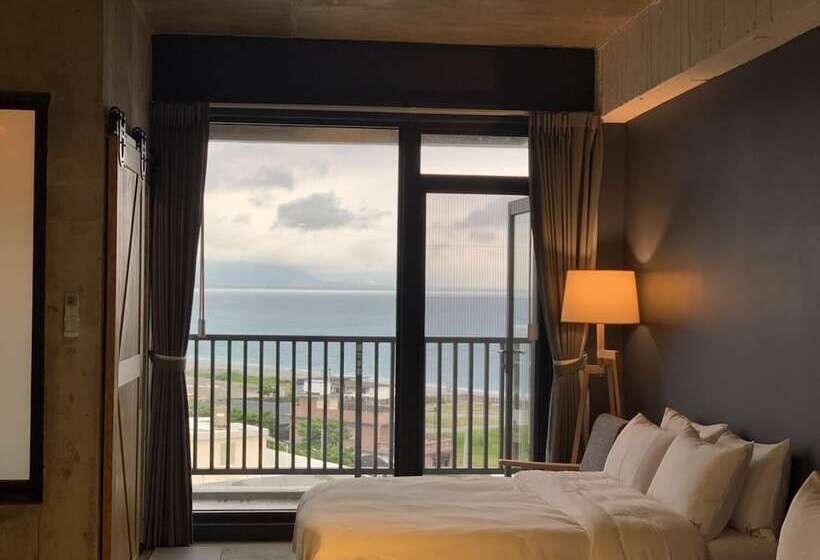 اتاق لوکس چهار تخته, Come Sit Hostel