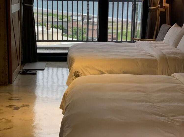 اتاق لوکس چهار تخته, Come Sit Hostel