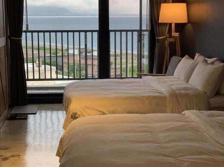 اتاق لوکس چهار تخته, Come Sit Hostel