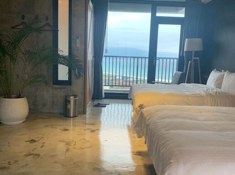 اتاق لوکس چهار تخته, Come Sit Hostel