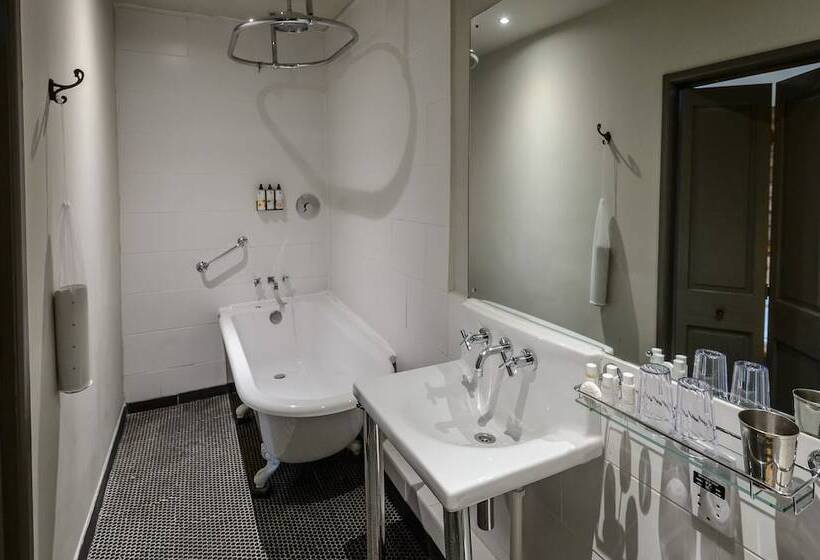 Номер Стандарт, Kings Arms